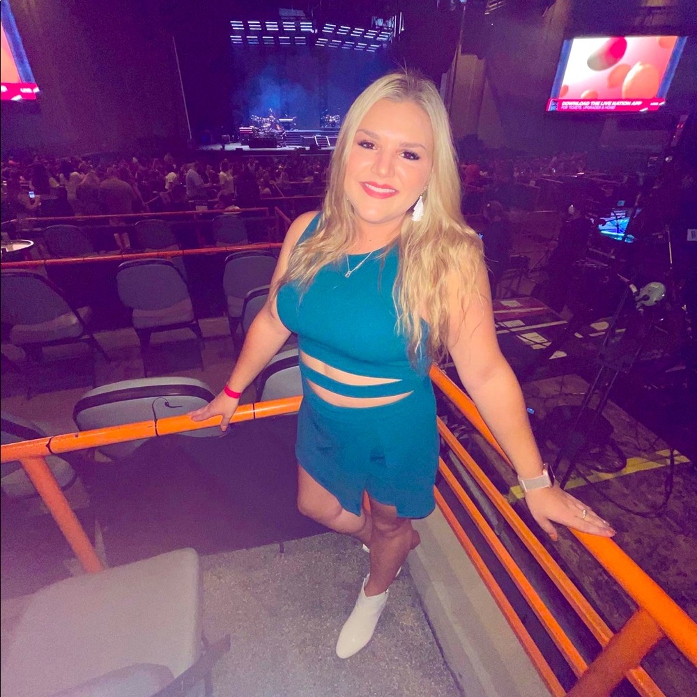 💕 Meet your Posher, Taylor ✨